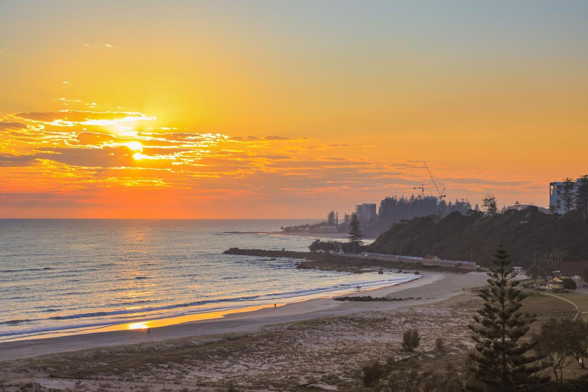 Meridian Tower Kirra Beach Coolangatta Exterior photo