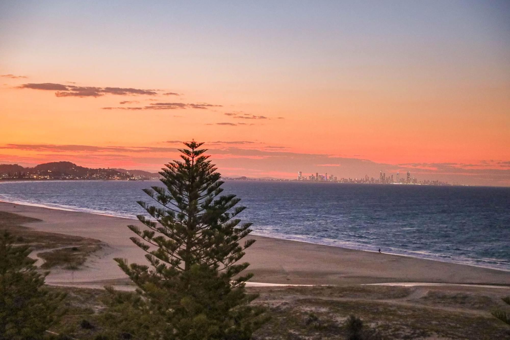 Meridian Tower Kirra Beach Coolangatta Exterior photo